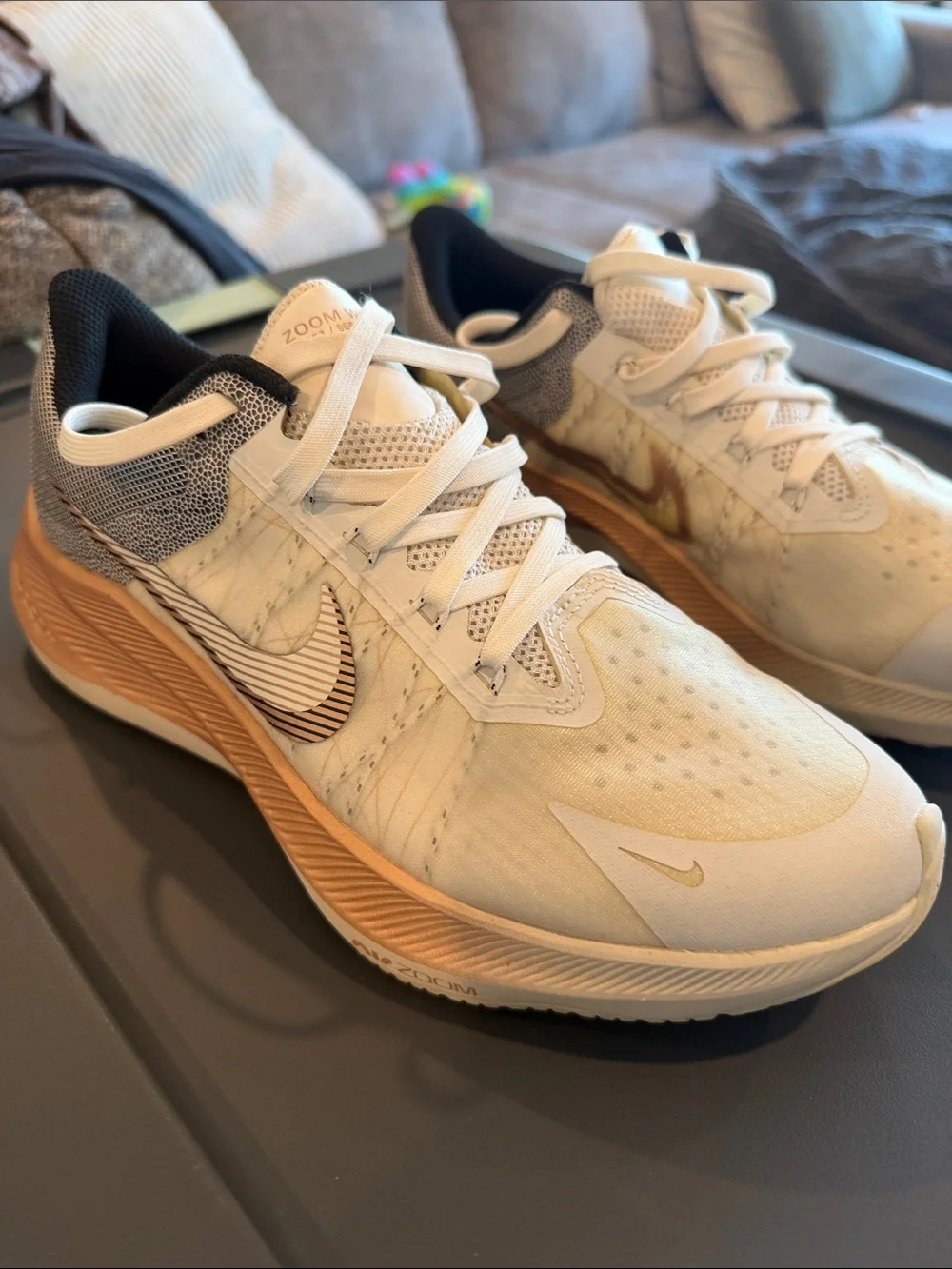 Nike Zoom Winflo 8 Women’s Running Shoes White Metallic Bronze